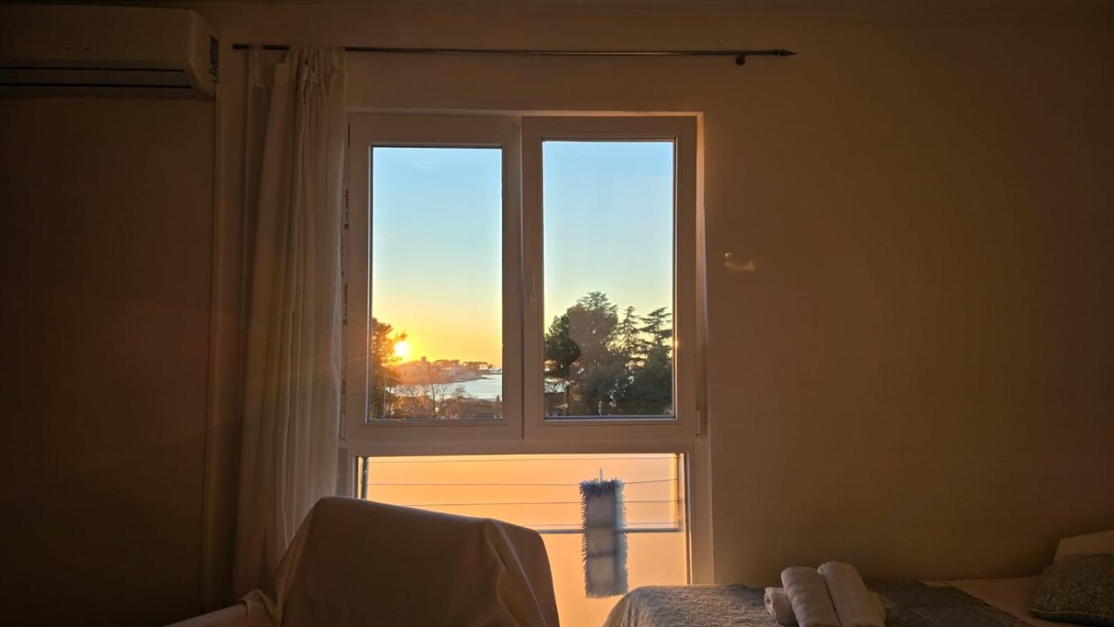 Studio Apartment Ljubica For 2 Persons 150M From The Beach Poreč Kültér fotó
