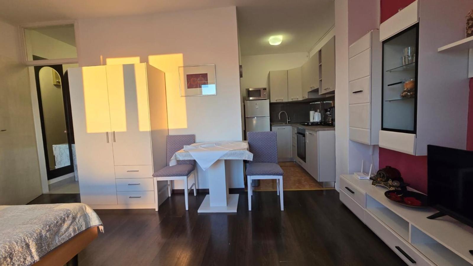 Studio Apartment Ljubica For 2 Persons 150M From The Beach Poreč Kültér fotó